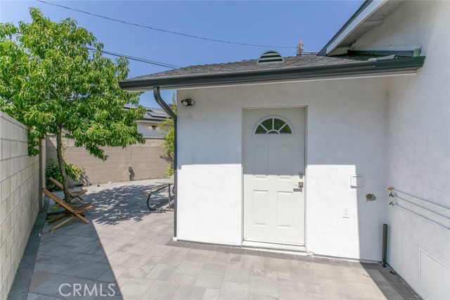 10265 Strathern Street, Sun Valley CA: https://media.crmls.org/medias/e75b2f45-e19b-4cdd-af06-4b6b45e06e59.jpg