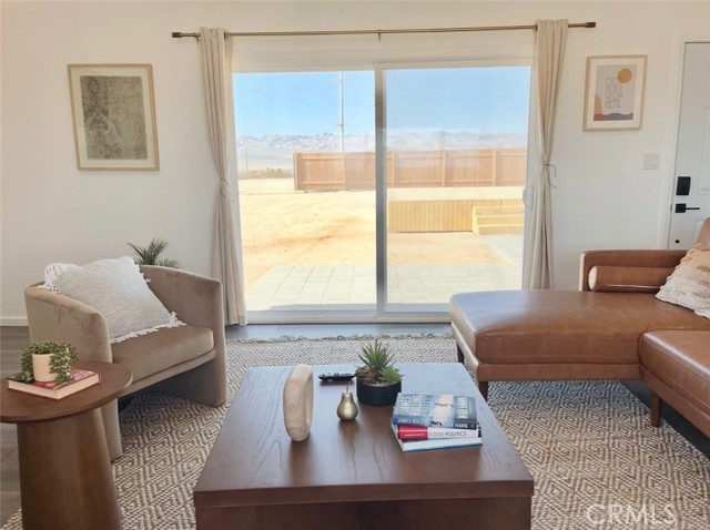 3191 Pearl Springs Avenue, 29 Palms CA: https://media.crmls.org/medias/e75b39a7-e4c4-4627-b766-dfa18e57c9aa.jpg