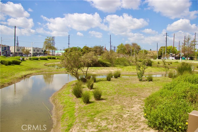 Detail Gallery Image 4 of 5 For 372 55th #1/4,  Los Angeles,  CA 90011 - 2 Beds | 1 Baths
