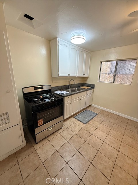 426 E 79th Street, Florence CA: https://media.crmls.org/medias/e75c935b-f22b-4dd2-8757-1e627135d6f6.jpg