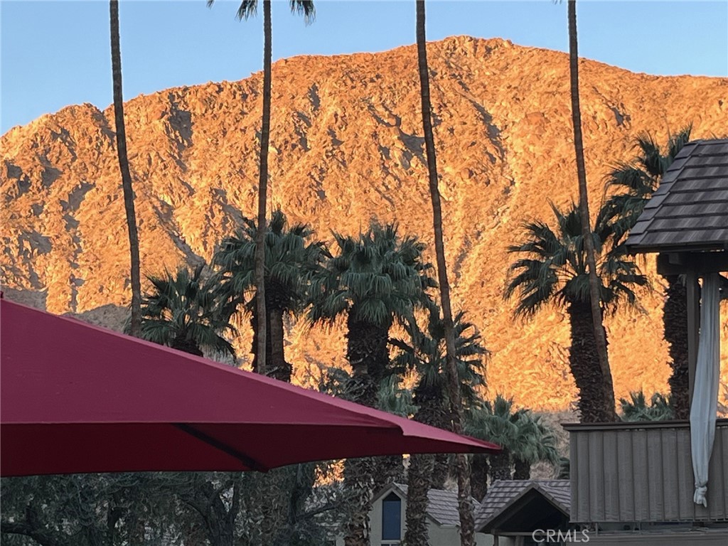 https://media.crmls.org/medias/e75d3640-6daa-48b3-9d80-3a16687224a6.jpg?preset=X-Large