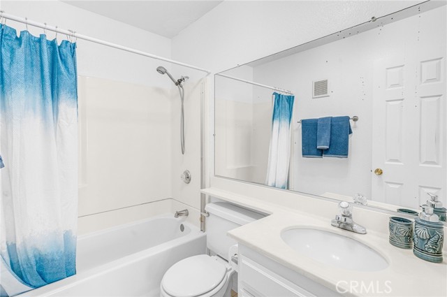 Detail Gallery Image 13 of 17 For 1030 N Loma Ave #101,  Long Beach,  CA 90804 - 2 Beds | 2 Baths