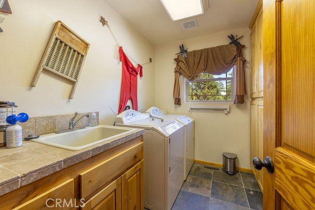 625 Cedar Glen Drive, Big Bear City CA: https://media.crmls.org/medias/e75dafc6-3da0-44c0-b6f7-1803f6fe40a3.jpg