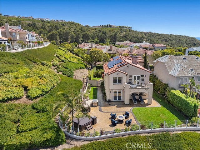 8 Pavona, Newport Coast CA: https://media.crmls.org/medias/e75e8f03-b349-4879-bcbf-c4ab99df0d3d.jpg