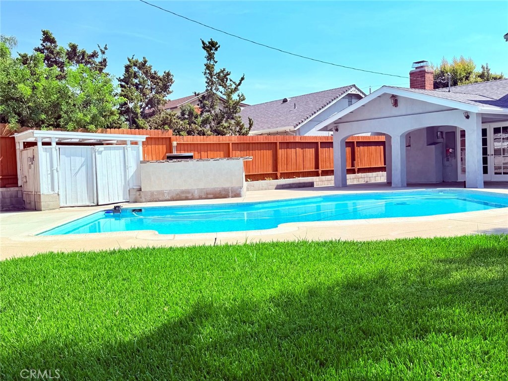 https://media.crmls.org/medias/e75e92d4-c642-4ceb-8fc8-a53448da1a82.jpg?preset=X-Large