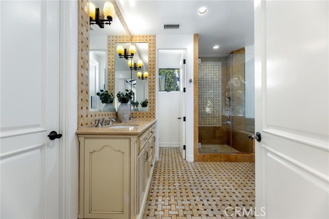 Detail Gallery Image 37 of 64 For 2516 Walnut Ave, Manhattan Beach,  CA 90266 - 5 Beds | 5/1 Baths