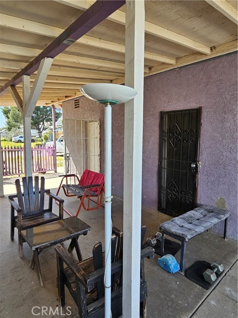 Detail Gallery Image 11 of 20 For 18256 Bohnert Ave, Rialto,  CA 92377 - 2 Beds | 1 Baths