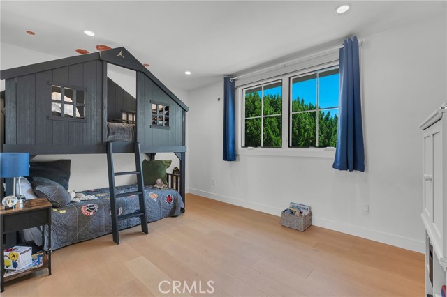 23241 Aetna Street, Woodland Hills CA: https://media.crmls.org/medias/e75ed022-ec13-4643-967e-11b19496cb35.jpg