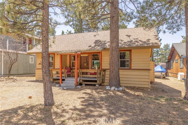 Detail Gallery Image 1 of 40 For 39791 Forest, Big Bear Lake,  CA 92315 - 3 Beds | 2 Baths