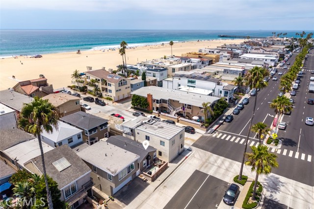 1527 W Balboa