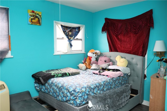 927 W 82nd Street, Los Angeles CA: https://media.crmls.org/medias/e7600ac2-b2eb-4288-9791-d5163ecc6bf3.jpg