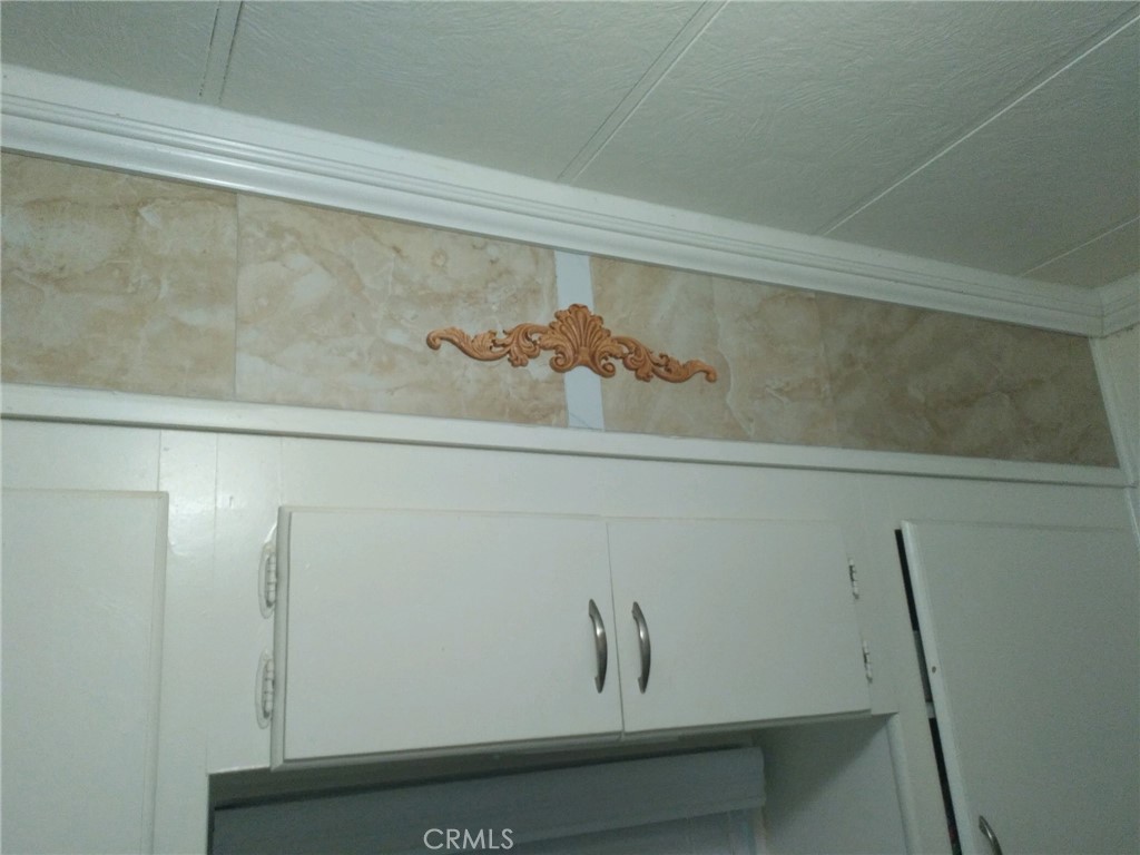 https://media.crmls.org/medias/e7607e3f-709c-4895-b859-4921548a3db4.jpg?preset=X-Large