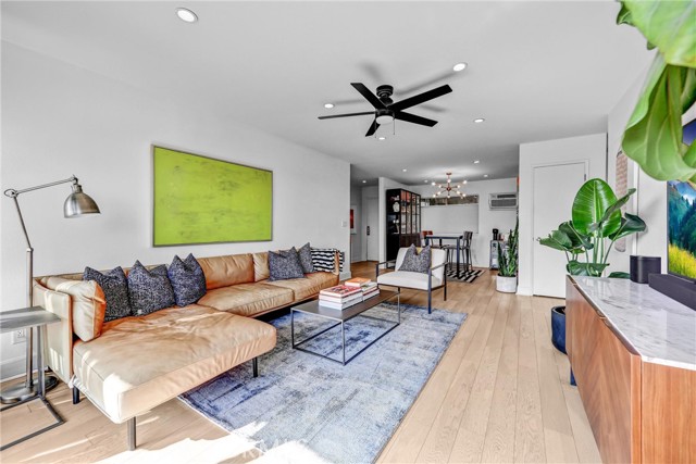 Detail Gallery Image 7 of 24 For 8400 De Longpre #212,  West Hollywood,  CA 90069 - 2 Beds | 2 Baths