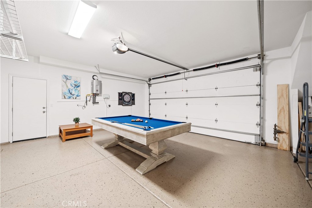 https://media.crmls.org/medias/e76121a5-8a08-4b1a-a74b-b4cc9f3c38aa.jpg?preset=X-Large