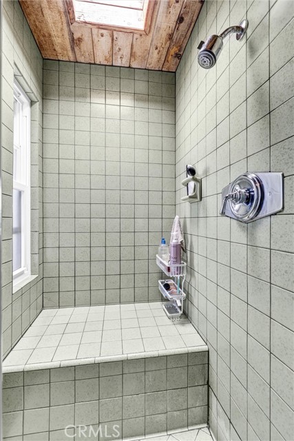 266 Grandview, Laguna Beach CA: https://media.crmls.org/medias/e761801e-da62-4a9c-9db4-645ef233ecf6.jpg