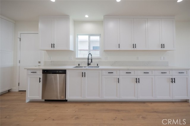 Detail Gallery Image 5 of 12 For 14727 Leadwell, Van Nuys,  CA 91405 - 3 Beds | 2/1 Baths