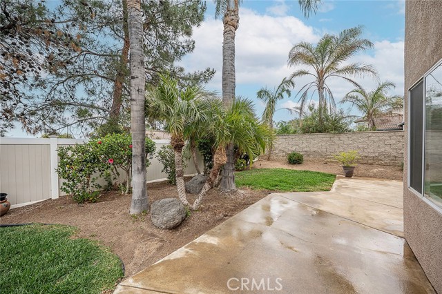 701 Black Oak Circle, Corona CA: https://media.crmls.org/medias/e761ecea-072f-474d-9f1d-eb1d53031e94.jpg