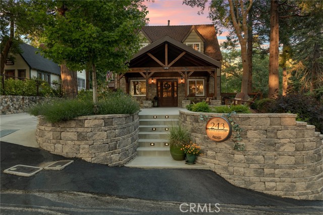 243 Manzanita Drive, Lake Arrowhead CA: https://media.crmls.org/medias/e7621f3f-6b58-42d0-8d7f-cc3260e7316a.jpg