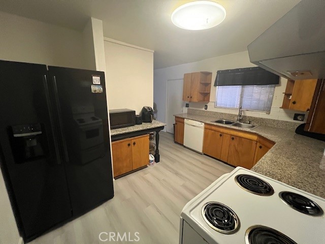 Detail Gallery Image 18 of 73 For 1140 Amberwood Dr, Hemet,  CA 92543 - 2 Beds | 2 Baths