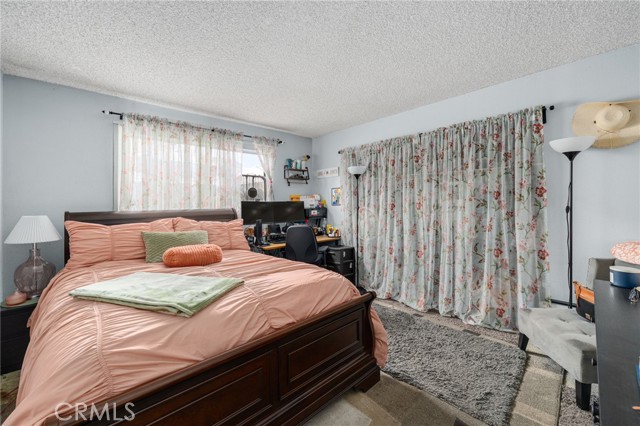 1070 Freeman Avenue, Long Beach CA: https://media.crmls.org/medias/e762f195-76f4-43fc-ae8f-f3ff5ba519ce.jpg