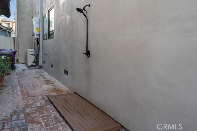 58 66th Place, Long Beach CA: https://media.crmls.org/medias/e76337c4-ba2c-487b-867f-fadbcbfc8ec8.jpg