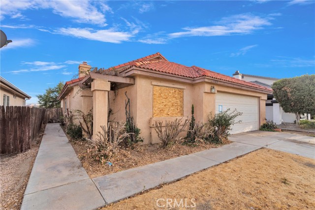 Detail Gallery Image 4 of 38 For 14819 Rosemary Dr, Victorville,  CA 92394 - 3 Beds | 2 Baths