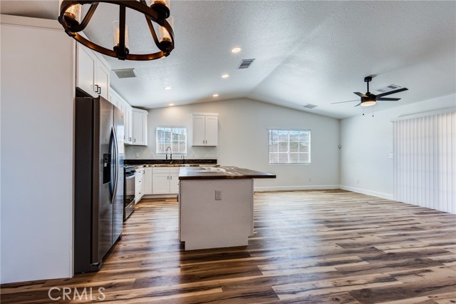 6548 Quail Spring Avenue, 29 Palms CA: https://media.crmls.org/medias/e763ae28-8c9c-481d-b2e8-7b2d53590b2c.jpg