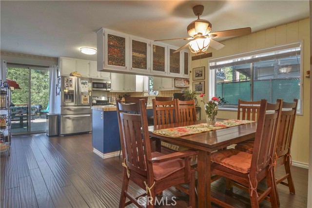 1353 Golden Rule Lane, Lake Arrowhead CA: https://media.crmls.org/medias/e763db73-4343-41c4-b921-d13a10f740d2.jpg