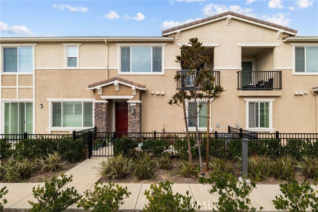 Detail Gallery Image 2 of 35 For 16680 Wyndham Ln #3,  Fontana,  CA 92336 - 2 Beds | 2/1 Baths