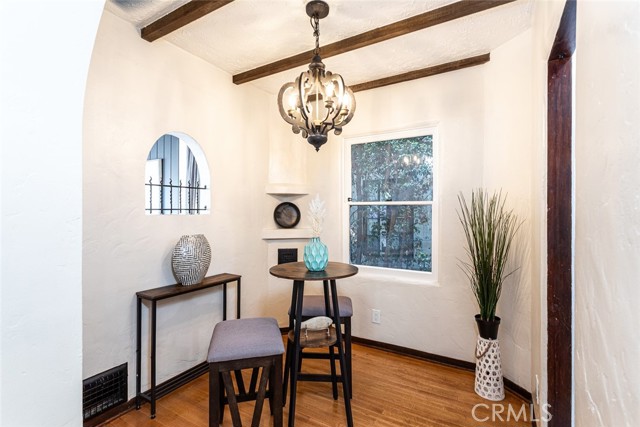 130 Claremont Avenue, Long Beach CA: https://media.crmls.org/medias/e76435c8-b2c9-4707-b49b-7b1bf0fe6f1e.jpg