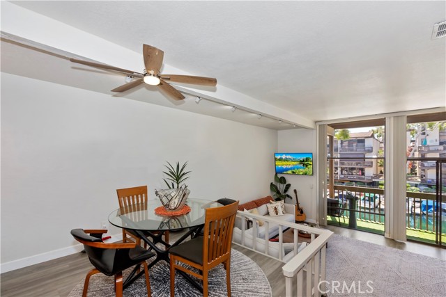 Detail Gallery Image 6 of 30 For 5226 Marina Pacifica Dr, Long Beach,  CA 90803 - 1 Beds | 1/1 Baths