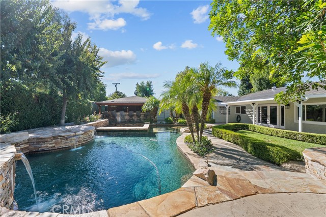 Detail Gallery Image 8 of 63 For 10132 Wish, Northridge,  CA 91325 - 4 Beds | 3 Baths