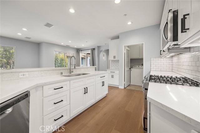 72 Salton, Irvine CA: https://media.crmls.org/medias/e765479b-afc7-4561-b5a8-b39f6a08f9f4.jpg
