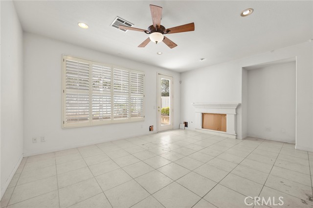 1 Country Walk Drive, Aliso Viejo CA: https://media.crmls.org/medias/e76596ea-f12d-40b7-a270-92d778eed982.jpg