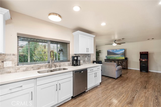 Detail Gallery Image 4 of 34 For 22615 via Santana, Nuevo,  CA 92567 - 3 Beds | 2 Baths