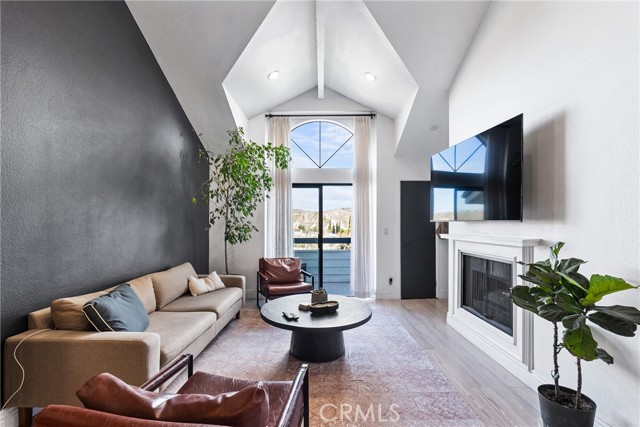 Detail Gallery Image 3 of 36 For 26873 Claudette St #112,  Canyon Country,  CA 91351 - 2 Beds | 2 Baths