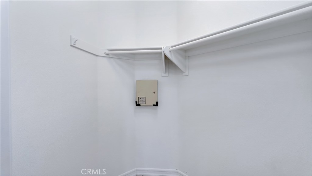 https://media.crmls.org/medias/e76691d0-ccb3-41e4-8600-be8987c8b4a8.jpg?preset=X-Large