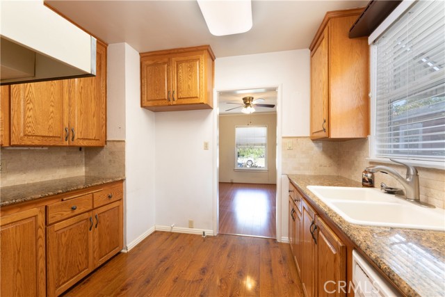 3139 Chestnut Avenue, Long Beach CA: https://media.crmls.org/medias/e766a61c-6bc0-4cb8-b496-8fdd9d260b57.jpg