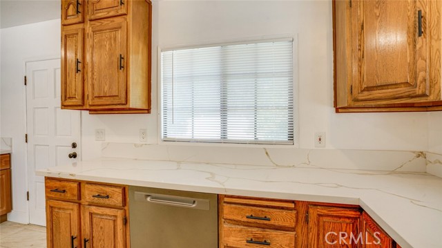 Detail Gallery Image 24 of 67 For 22123 Bassett St, Canoga Park,  CA 91303 - 3 Beds | 2 Baths