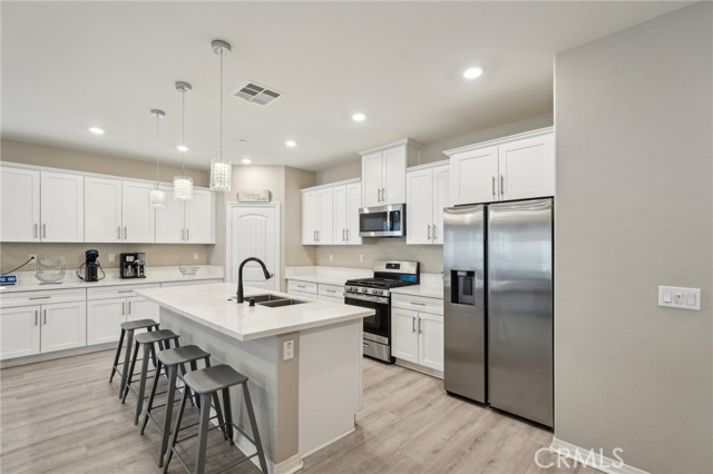 Detail Gallery Image 4 of 16 For 128 Chumash Cove, Perris,  CA 92570 - 5 Beds | 3 Baths