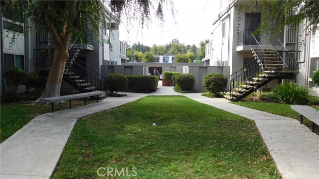 Detail Gallery Image 33 of 45 For 22030 Calvert St #3,  Woodland Hills,  CA 91367 - 2 Beds | 1 Baths