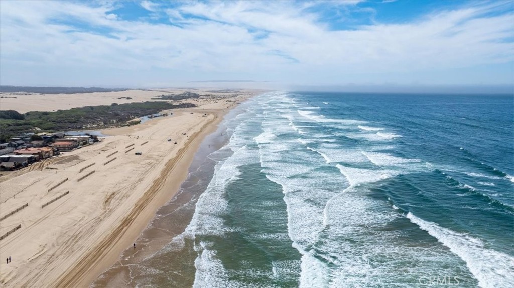 https://media.crmls.org/medias/e76807a7-2ad3-4b88-a5c1-b8c5f9142ce4.jpg?preset=X-Large