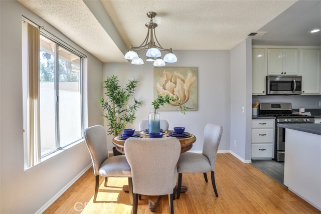 Detail Gallery Image 9 of 51 For 820 E Silver Maple, Azusa,  CA 91702 - 3 Beds | 2 Baths