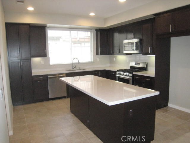 Detail Gallery Image 4 of 22 For 713 S Azusa Ave #C,  Azusa,  CA 91702 - 3 Beds | 3/1 Baths