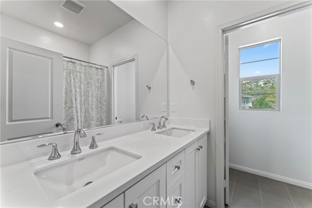 Detail Gallery Image 19 of 31 For 22730 Harmony Dr, Saugus,  CA 91350 - 2 Beds | 2/1 Baths