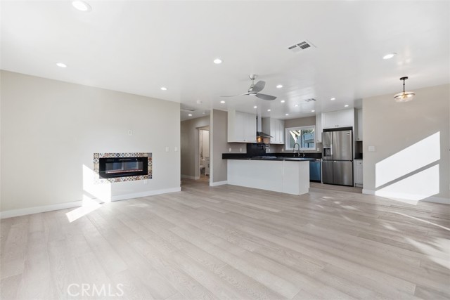 Detail Gallery Image 2 of 38 For 4769 E Malta, Long Beach,  CA 90815 - 3 Beds | 3 Baths