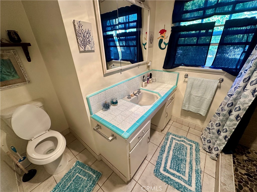 https://media.crmls.org/medias/e769c445-8751-4102-b89e-ebae79afff8d.jpg?preset=X-Large