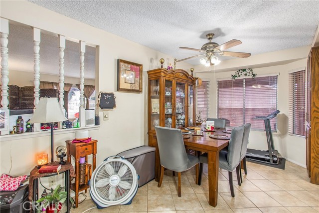 2307 El Toro Circle, Hemet CA: https://media.crmls.org/medias/e76a0527-68b0-4294-b877-19fb7f754fab.jpg