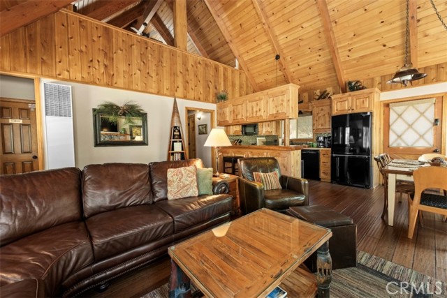 653 Temple Lane, Big Bear Lake CA: https://media.crmls.org/medias/e76aaacc-90db-40a3-a2bc-05ae5d7684f0.jpg