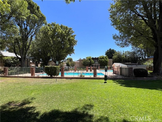 8055 Canby Avenue, Reseda CA: https://media.crmls.org/medias/e76ad63d-96dc-407b-acda-2f04c62881aa.jpg